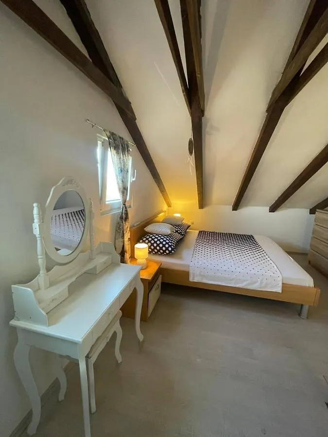 Studio Apartment Dona Trogir