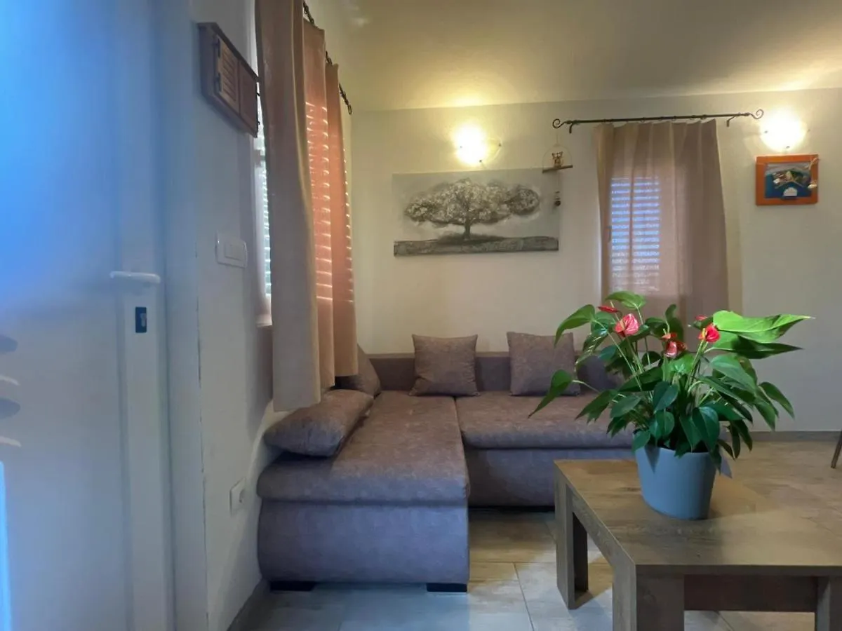 Studio Apartment Dona Trogir Croatia